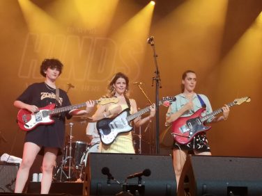 hinds band playing live